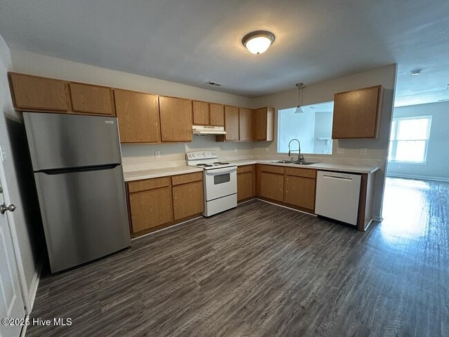 Building Photo - 1061 W Pueblo Dr