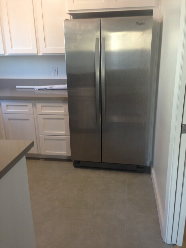 Building Photo - 128 S Hayworth Ave