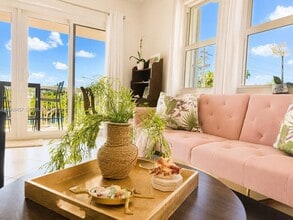 Building Photo - 1069 Hillsboro Mile