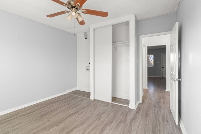 Building Photo - 927 Daisy Avenue