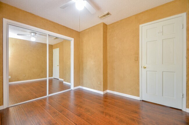 Building Photo - 8310 Hot Springs Dr