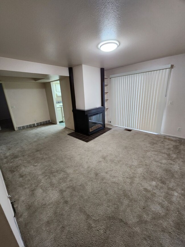 Building Photo - 2 Bedroom Condo in Cottonwood Heights!