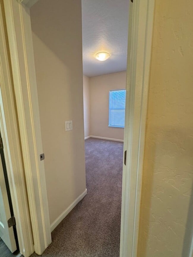 Building Photo - Modern 2-Story Townhome in Prime Mesa Mall Location!