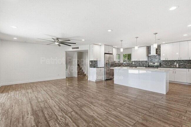 Building Photo - 207 E El Caminito Dr