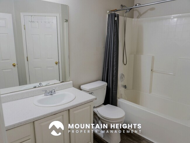 Building Photo - 26 W 7500 S