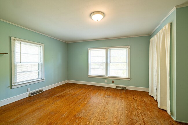 Building Photo - Spacious House on Old Six Mile Rd. - Water...