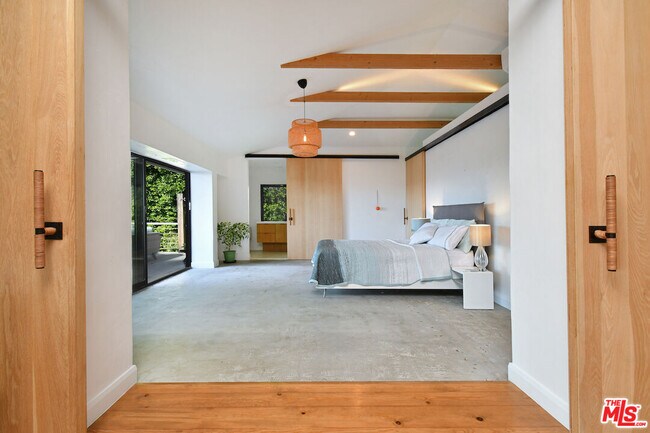 Building Photo - 2145 Linda Flora Dr