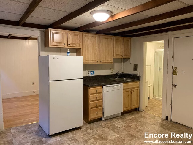 Building Photo - 232 Cambridge St