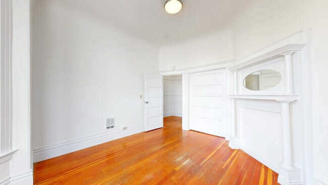 Building Photo - 1233 Laguna St