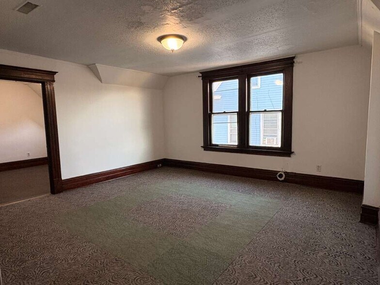 Building Photo - 331 Chestnut St