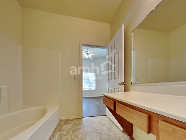 Building Photo - 960 S Banning St