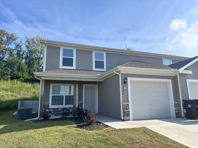 Building Photo - 709 Pampas St