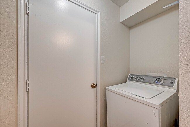 Building Photo - 17435 Glenmorris Dr