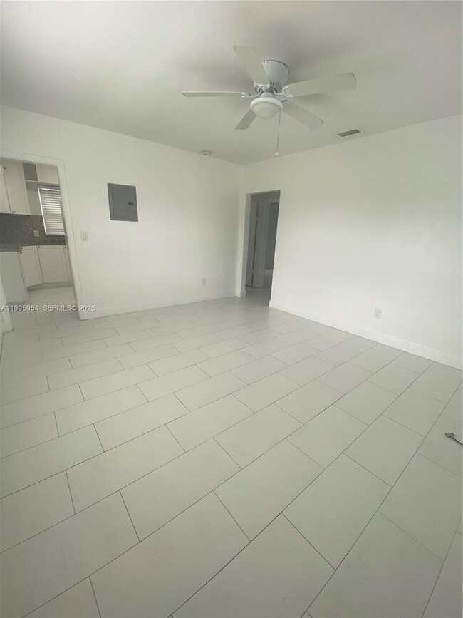 Building Photo - 2833 SW 38th Ave
