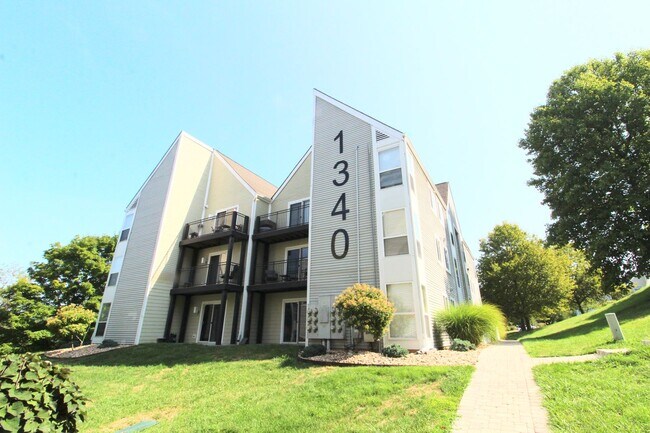 Building Photo - 1340 Hunters Rd