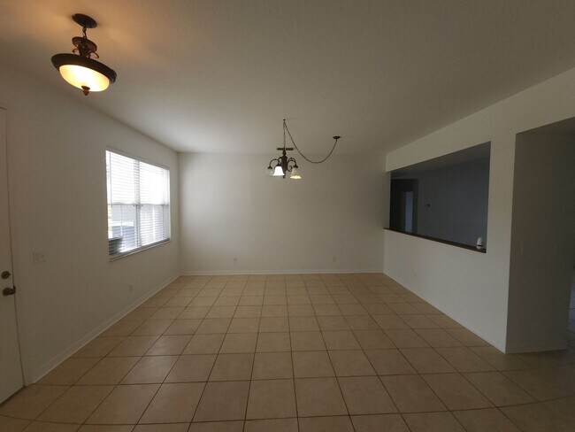 Building Photo - Stunning 4-Bedroom, 2.5-Bathroom Home with...
