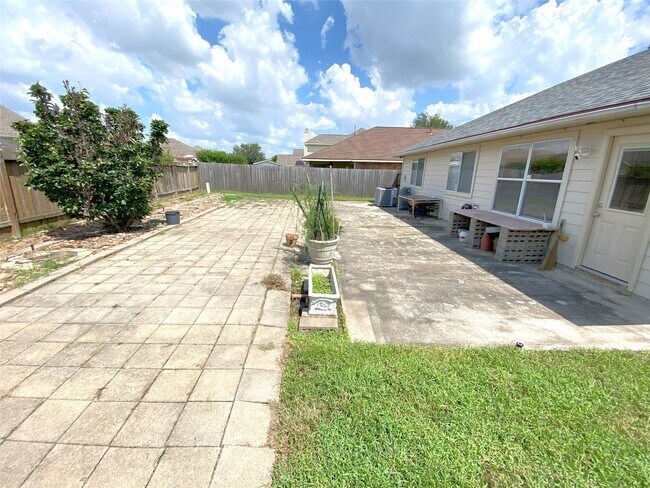 Building Photo - 2615 Elder Park Ct