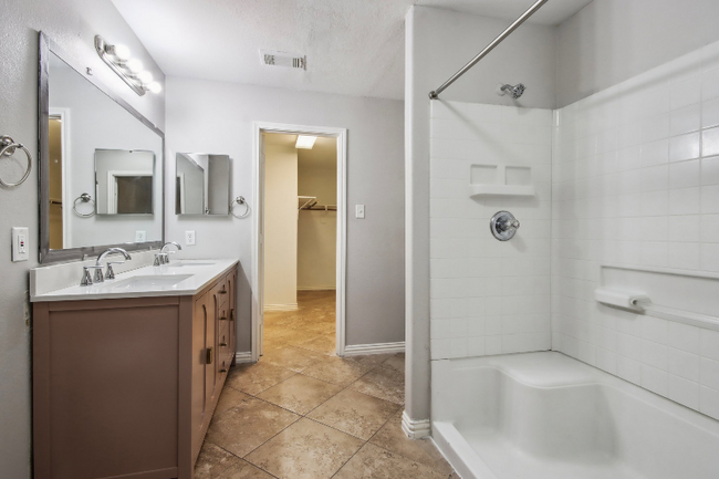 Building Photo - 8210 Radial Ct