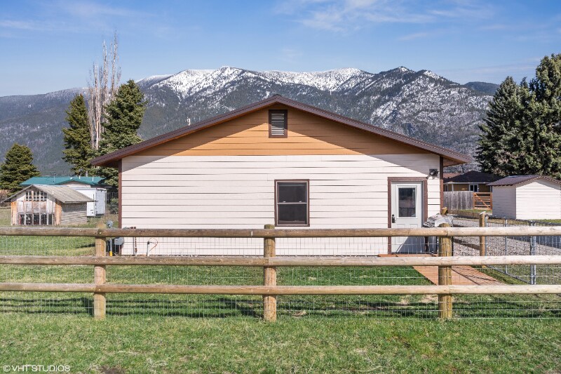 Building Photo - 3129 Montana Hwy 206