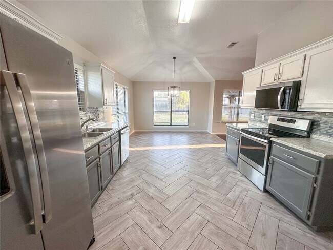 Building Photo - 2701 Littlepine Dr