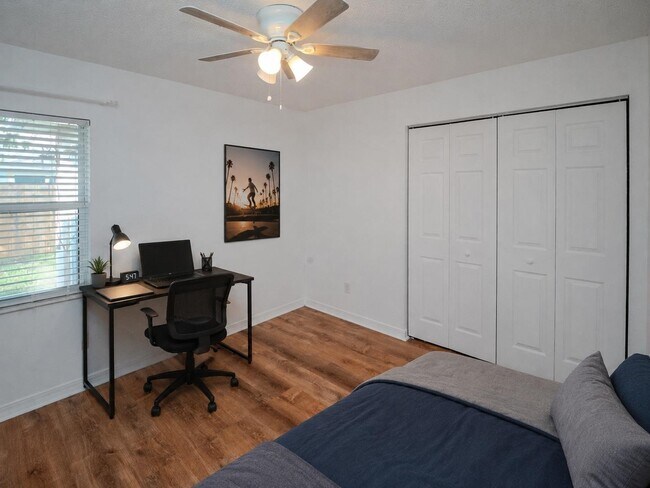 Building Photo - 405 Island View Cir