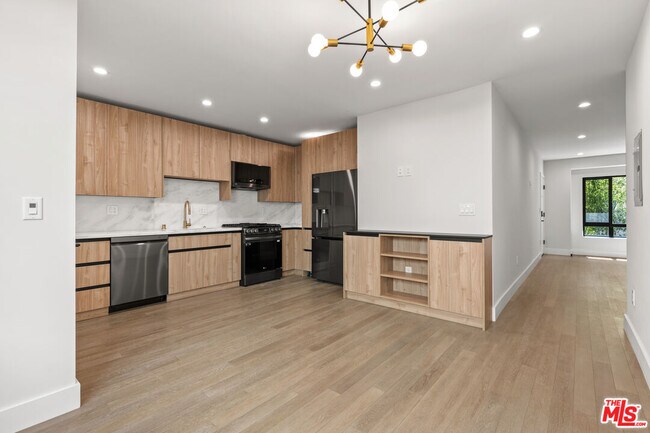Primary Photo - 1444 S Crescent Heights Blvd