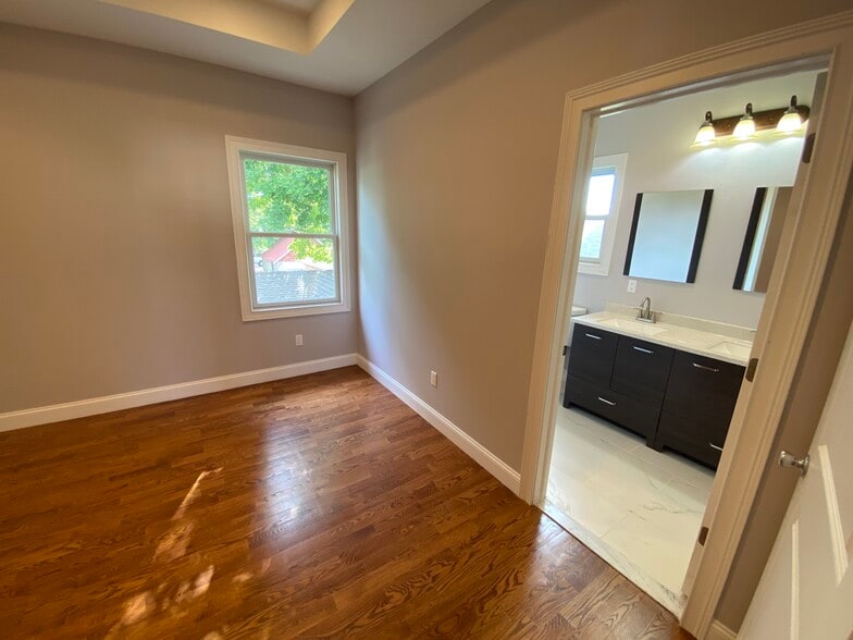 Master bathroom - 29 Pleasant Ave