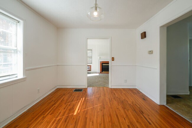 Building Photo - 2 br, 1 bath House - 127 S. ARBOR PARK