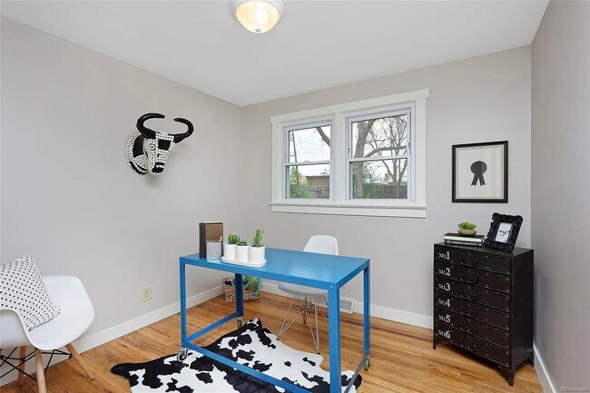 Building Photo - Charming 3-Bedroom Oasis with Expansive Yard and Driveway!