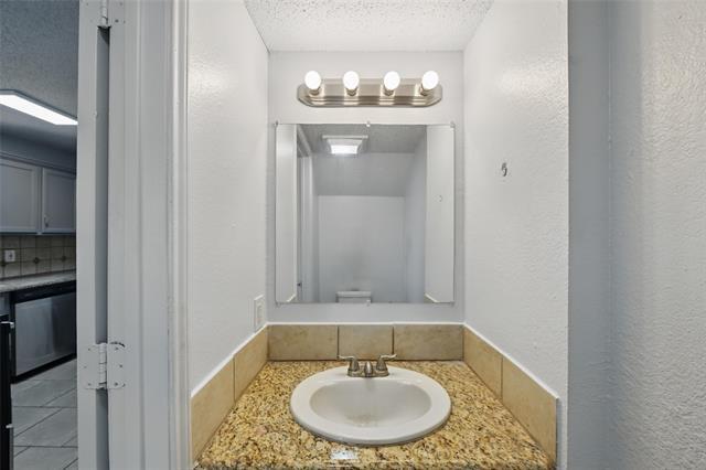 Building Photo - 4951 Miller Ave