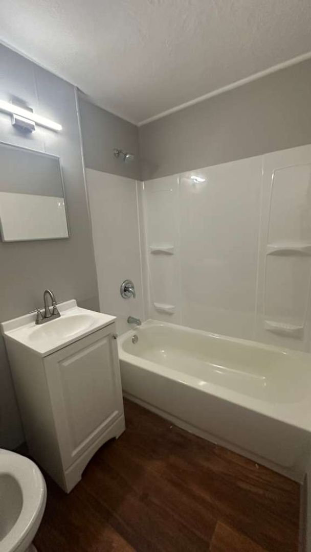 Building Photo - 5042-5044 Pernod Avenue