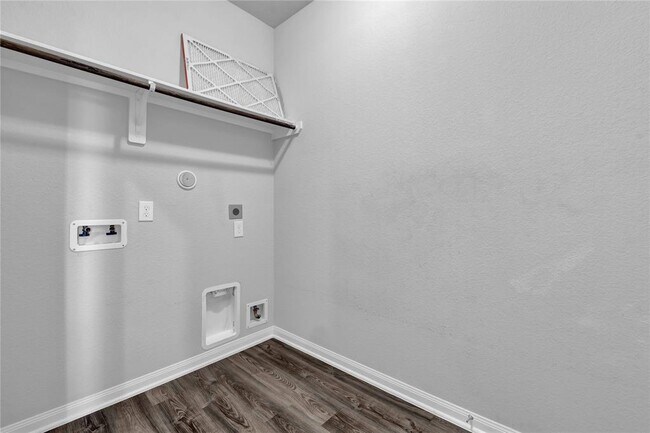 Building Photo - 13010 Laura Lake Dr