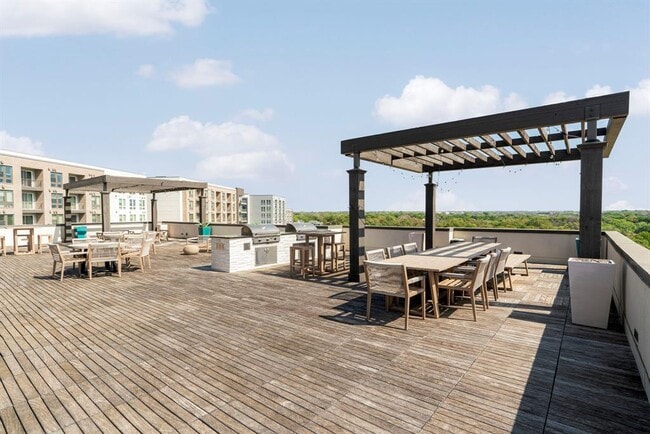 Building Photo - 4501 Jackson Ave