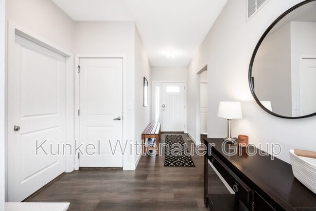 Building Photo - 2624 Beacon Point Ct