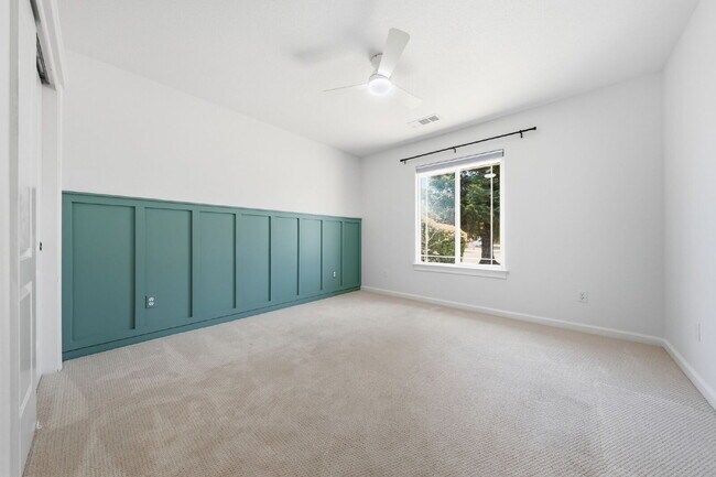 Building Photo - Very clean move in ready dog friendly