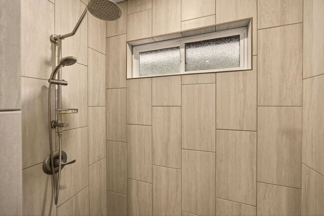 Building Photo - 860 Humbug Creek Rd