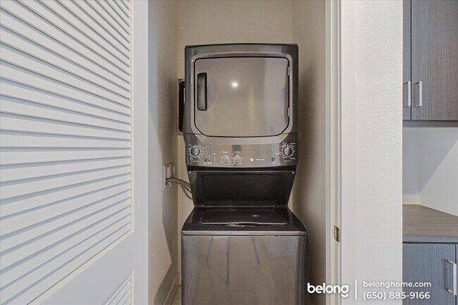 Building Photo - 105 Uptown Cir