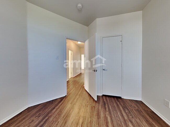 Building Photo - 14300 Cedar Post Dr