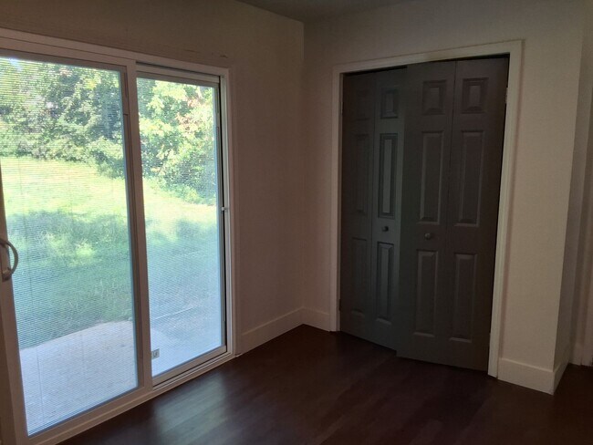 Building Photo - Cozy 3 Bed, 1 Bath House Fenced in yard, M...
