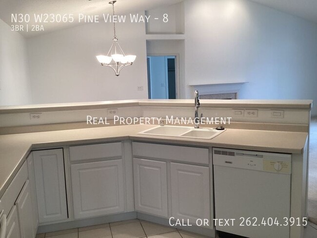Building Photo - N30 W23065 Pine View Way-8