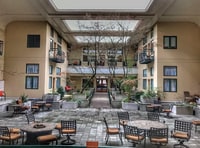 Building Photo - Beautiful Lincoln School Studio