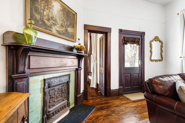 Building Photo - 676 S Waco St