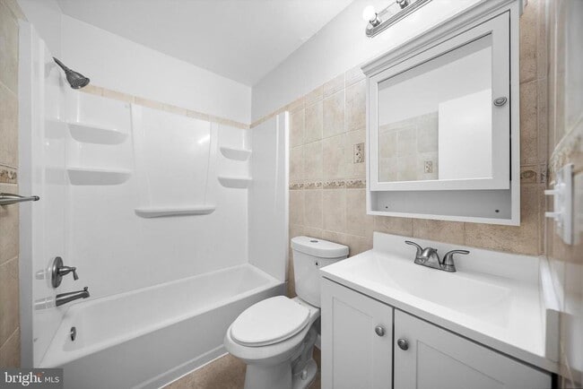 Building Photo - 14797 Tamarack Pl