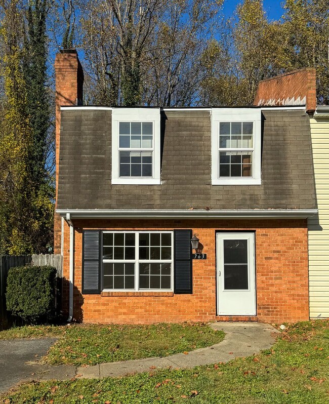 Primary Photo - 3Bedroom/1.5Bath Charlottesville Townhouse...