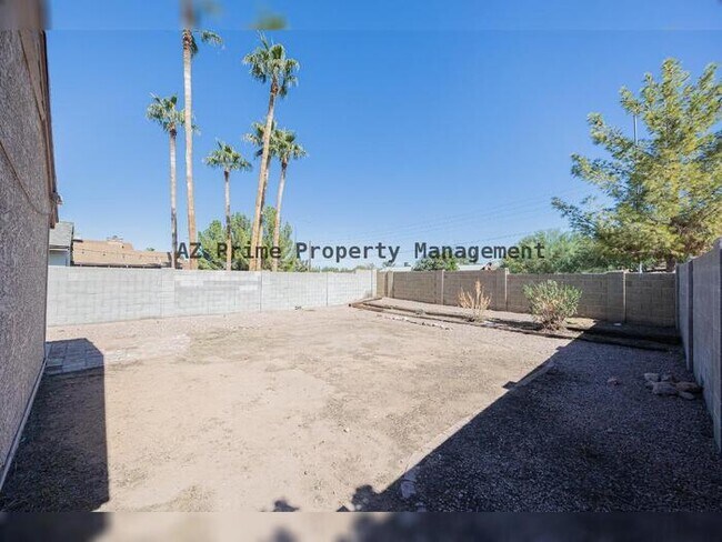 Building Photo - 619 E Jensen St