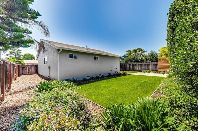 Building Photo - 4401 Castanos St