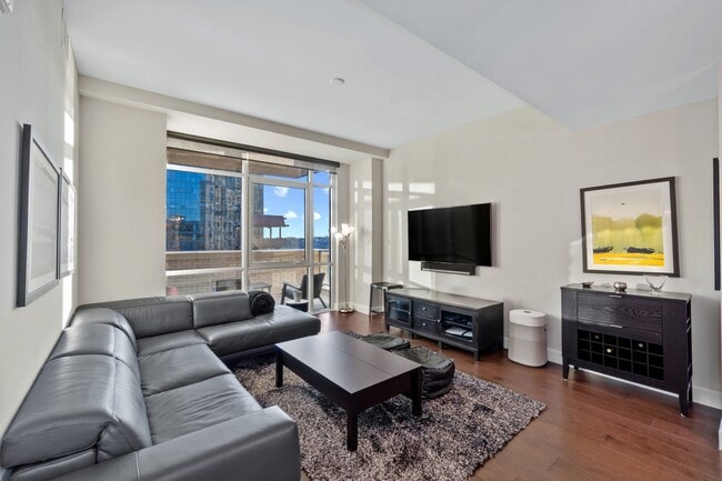 Building Photo - 1330 Lancaster St