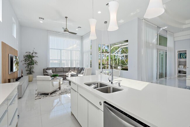 Building Photo - 8988 Lakes Blvd