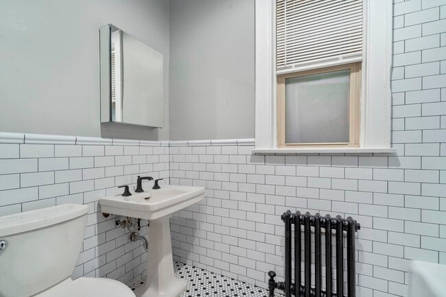 Building Photo - 530 Hillside Ave