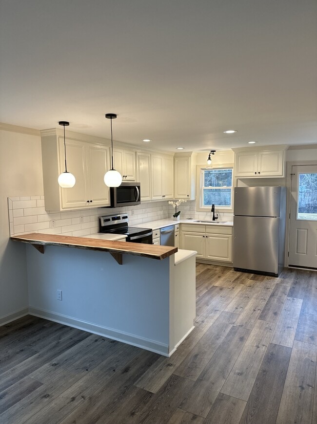 Building Photo - 177 N Clarendon Dr